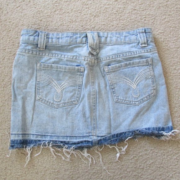 SO Wear It Declare It Mini Cutoff Jean Skirt Womens Size 5‎ Distressed Denim - Picture 2 of 3